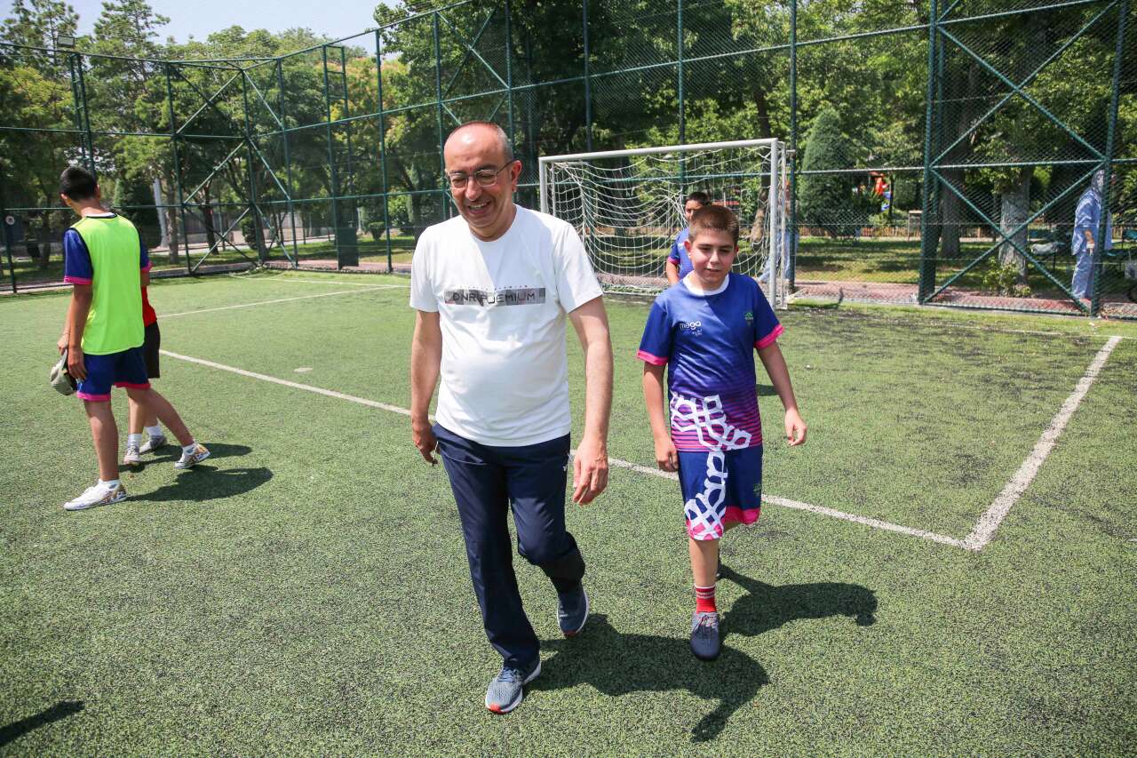 Başkan Kavuş, MEGA Yaz Spor Okulları'nda çocukların heyecanına ortak oldu 9
